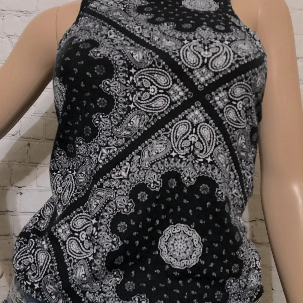 *CLEARANCE* Ribbed Halter Top - Picture 3 of 8
